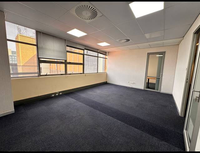 1,207M² OFFICE TO LET IN ROSEBANK